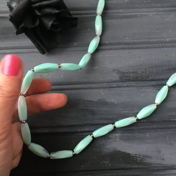 Vintage Light Green Necklace - Picture 3 of 9
